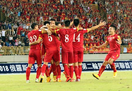 Đội tuyển Việt Nam giành chiến thắng đầu tiên tại vòng loại World Cup 2018.
